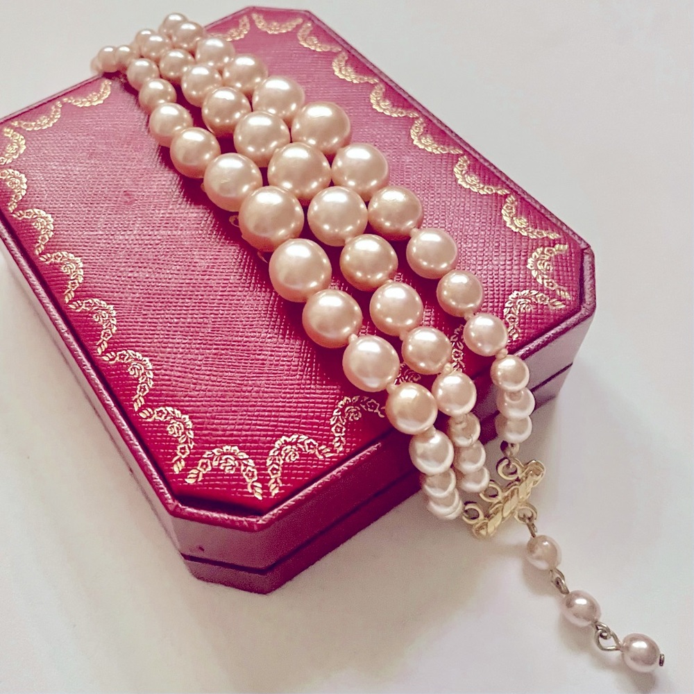Kenneth Jay Lane Pearl Bracelet Triple Strand Graduated Gold Signed - Picture 6 of 6